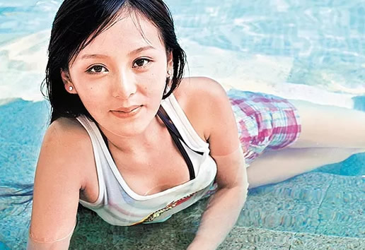 何佩瑜资料简介家庭背景：新一代性感女神何佩瑜经历美照