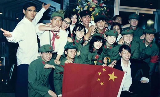 黎姿晒20年前旧照太美了：那个年代的美女美在骨