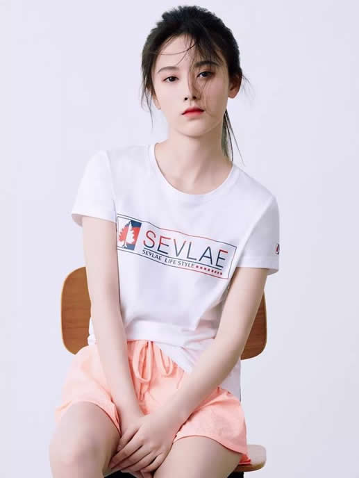 鞠婧祎泳装照片曝光：女神的性格一面清纯又惊艳