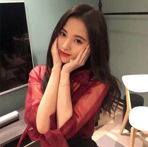 鞠婧祎泳装照片曝光：女神的性格一面清纯又惊艳