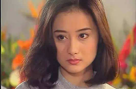 40岁陈德容晒近照：冻龄令人羡慕（年轻时照片）