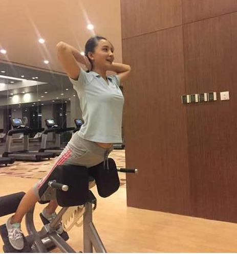 张雨绮性感健身照片：身材好到爆（明星健身照盘点）