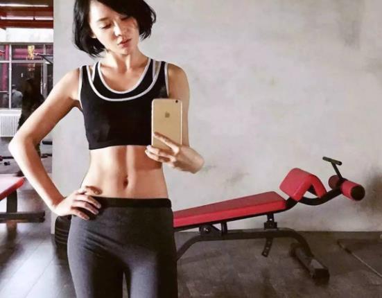 张雨绮性感健身照片：身材好到爆（明星健身照盘点）