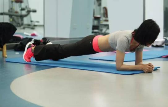 张雨绮性感健身照片：身材好到爆（明星健身照盘点）