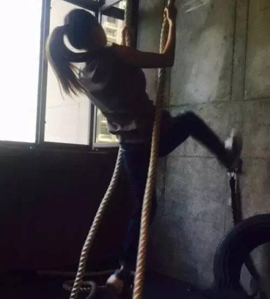 张雨绮性感健身照片：身材好到爆（明星健身照盘点）