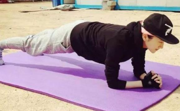 张雨绮性感健身照片：身材好到爆（明星健身照盘点）