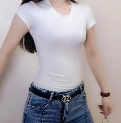 微胖小姐姐时尚穿搭:时尚又优雅让人过目不忘 微胖小姐姐时尚穿搭:时尚又优雅让人过目不忘