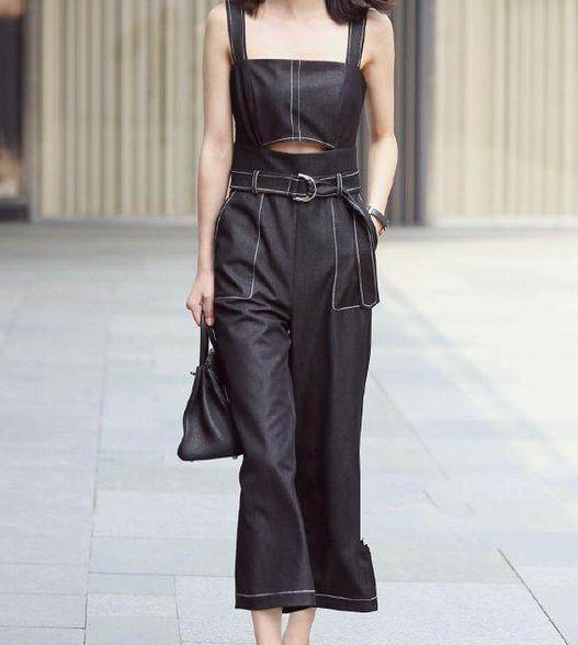 连衣裙让女性更显魅力：曼妙的身姿性感甜美的气质