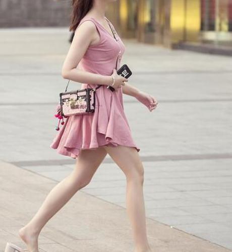 粉色穿搭清新又减龄：粉色衣服搭配图片欣赏