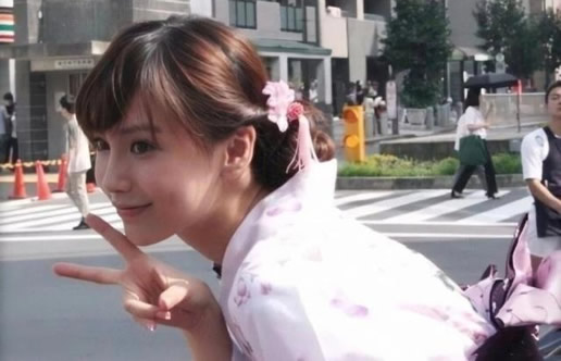 Baby和服旧照曝光：惊艳的邻家女孩灵动俏皮