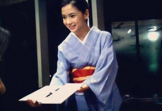 Baby和服旧照曝光：惊艳的邻家女孩灵动俏皮