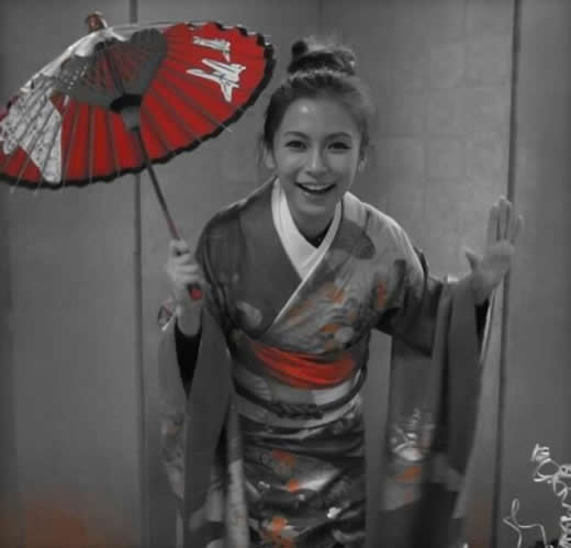 Baby和服旧照曝光：惊艳的邻家女孩灵动俏皮