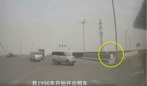 5元车费扔下70元什么情况：过程详情真相令人纷纷称赞