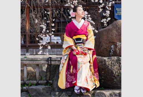 日本女人和服上面露下面藏:若隐若现吸引目光 日本女人和服上面露下面藏:若隐若现吸引目光