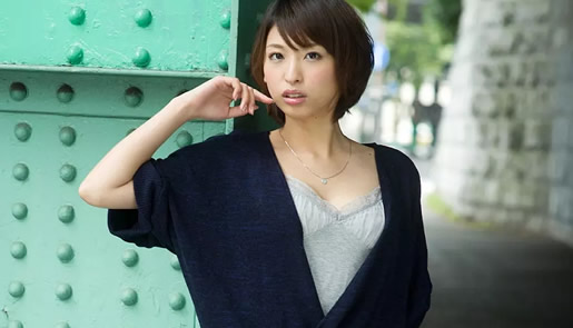 秋山祥子个人资料简介：清纯女神秋山祥子作品美照