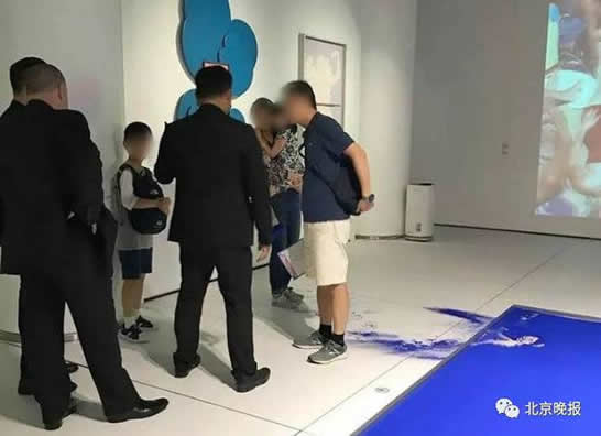 名画被熊孩子撕毁:小孩子误撕让人心疼结果令人欣慰 名画被熊孩子撕毁:小孩子误撕让人心疼结果令人欣慰