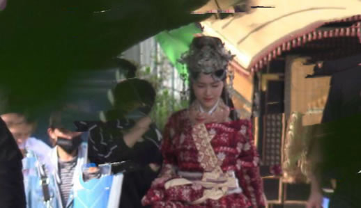 唐嫣怀孕再添实锤:小腹隆起网友疑问为什么不官宣 唐嫣怀孕再添实锤:小腹隆起网友疑问为什么不官宣