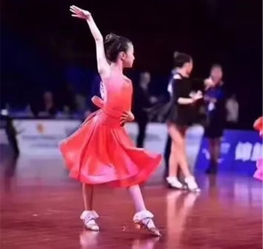 马伊琍为郭富城伴舞:这到底是个什么情况 马伊琍为郭富城伴舞:这到底是个什么情况