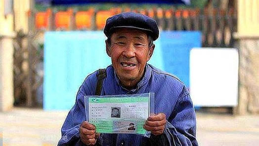 72岁老人19次高考:有梦想且坚信知识改变命运 72岁老人19次高考:有梦想且坚信知识改变命运