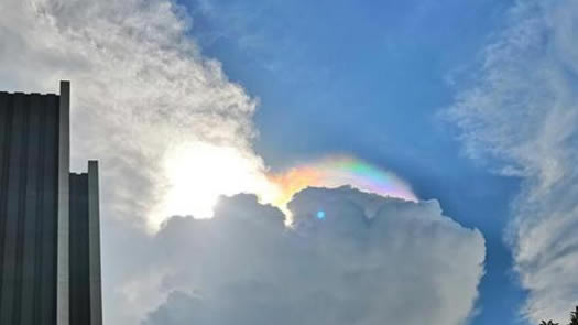 南宁七彩祥云是怎么回事:不是童话这画面确实罕见 南宁七彩祥云是怎么回事:不是童话这画面确实罕见