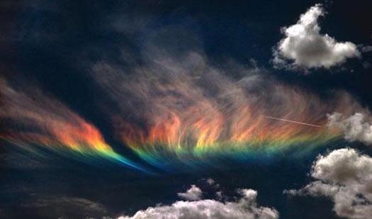 南宁七彩祥云是怎么回事:不是童话这画面确实罕见 南宁七彩祥云是怎么回事:不是童话这画面确实罕见