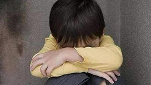 小伙胳膊上纹张脸：详情经过未成年究竟能不能纹身