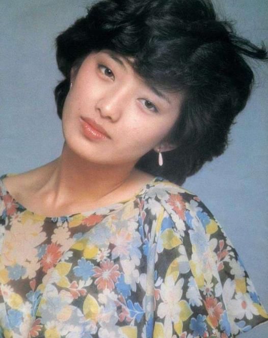 山口百惠近照曝光：打扮素雅,年轻时漂亮惊艳迷人