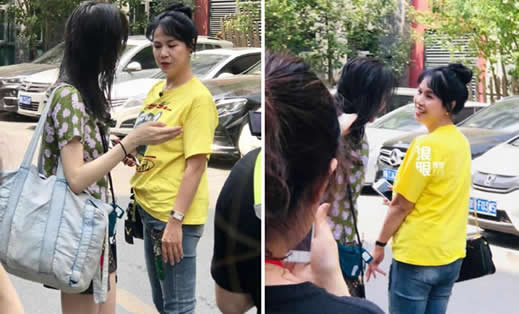 郑爽和妈妈同框怎么回事第一次看到爽妈妈好年轻