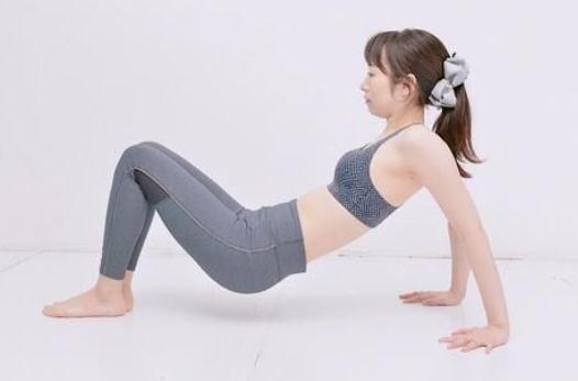 扩胸运动正确姿势图：女人扩胸丰胸男人扩胸现胸肌