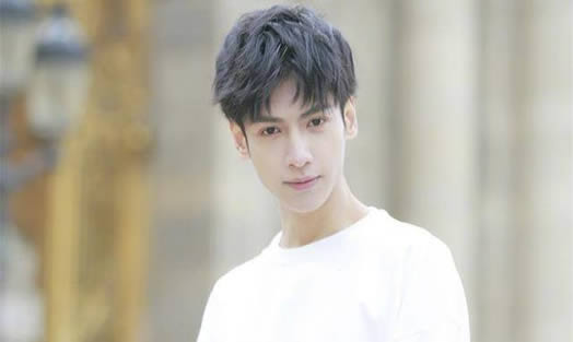 罗云熙八卦为什么这么帅:全家照曝光揭开真相及资料 罗云熙八卦为什么这么帅:全家照曝光揭开真相及资料