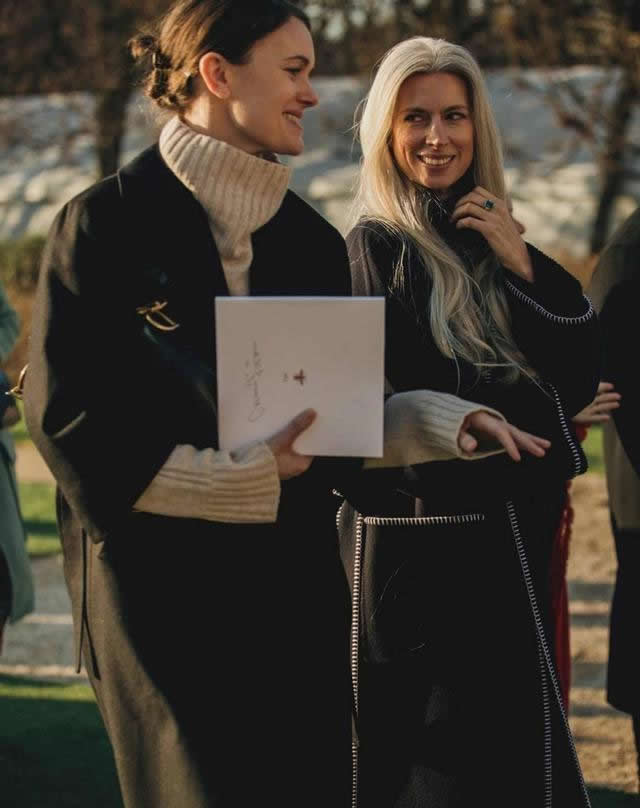 2021秋冬高领毛衣搭配大衣(2021流行搭配)