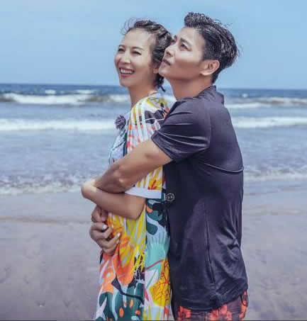 蔡少芬孕肚照曝光:蔡少芬素颜与张晋海滩一起漫步 蔡少芬孕肚照曝光:蔡少芬素颜与张晋海滩一起漫步