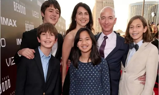 史上最贵离婚生效怎么回事：劈腿代价分出两个世界排名