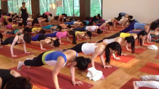 如何当瑜伽教练：想当瑜伽教练这里教你方法