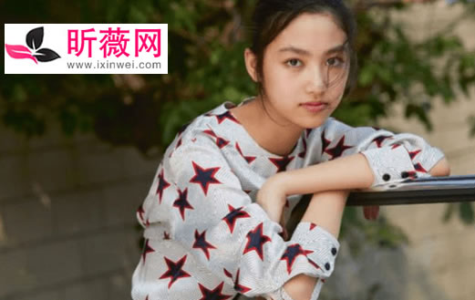 任达华女儿任晴佳多大了:任达华女儿近照正面照