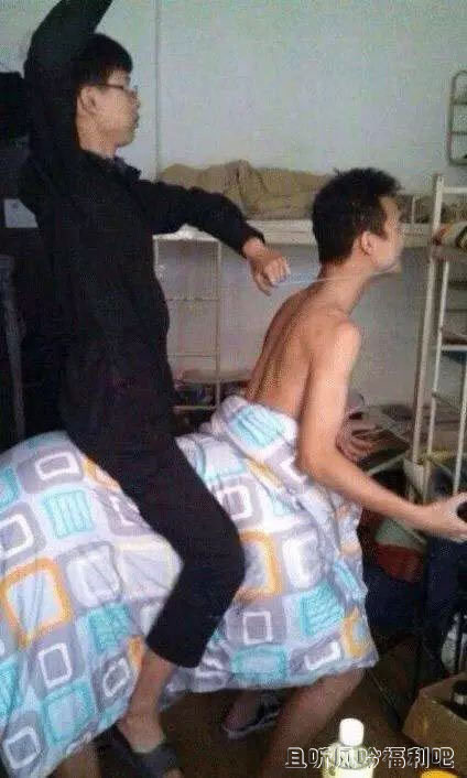 傻屌室友的新作