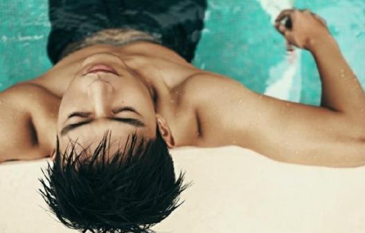 中了李现的毒是什么意思：一组照片是最好的体现