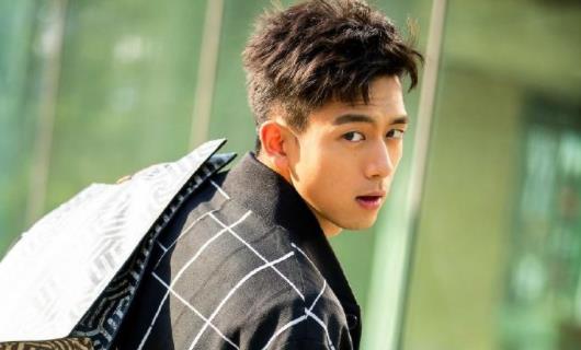 中了李现的毒是什么意思：一组照片是最好的体现