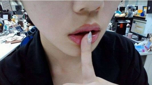 女人勾引男人10个动作：老婆十大动作让老公更爱爱你