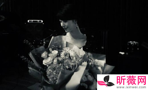 李亚鹏女友晒美照怎么回事:李亚鹏女友Sussie做什么的 李亚鹏女友晒美照怎么回事:李亚鹏女友Sussie做什么的