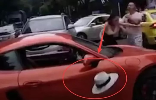 保时捷车主掌掴男司机:详情始末到底怎么回事揭晓 保时捷车主掌掴男司机:详情始末到底怎么回事揭晓