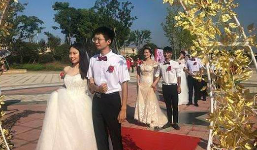 零彩礼集体婚礼：爱情不需要百万彩礼来衡量