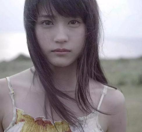 有痣的日本艺人图片：日本美女艺人有痣