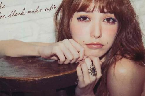 有痣的日本艺人图片：日本美女艺人有痣