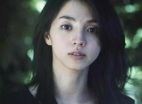 有痣的日本艺人图片：日本美女艺人有痣