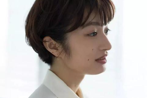 有痣的日本艺人图片：日本美女艺人有痣