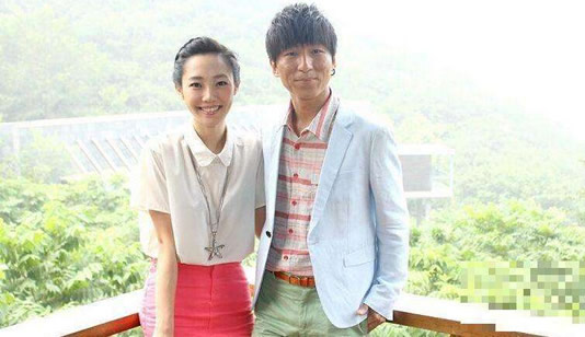 陈羽凡带儿子出游:一旁神秘白衣女子身份引关注 陈羽凡带儿子出游:一旁神秘白衣女子身份引关注