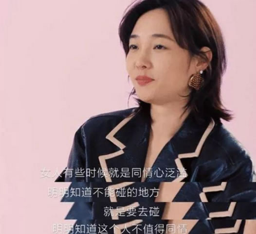 陈羽凡带儿子出游:一旁神秘白衣女子身份引关注 陈羽凡带儿子出游:一旁神秘白衣女子身份引关注