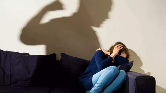 孩子打家长是家暴什么情况:这种现象构成犯罪吗 孩子打家长是家暴什么情况:这种现象构成犯罪吗