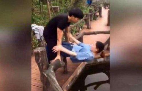 情侣桥上热吻坠桥:还原经过及结果令人唏嘘 情侣桥上热吻坠桥:还原经过及结果令人唏嘘